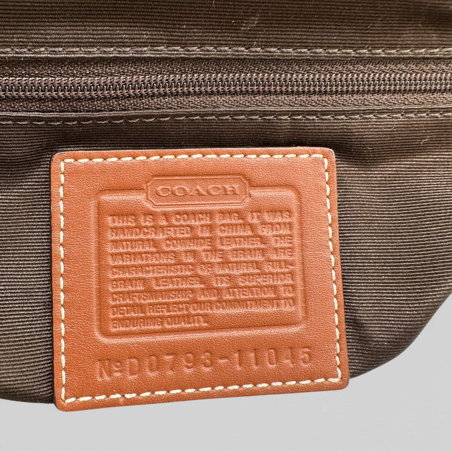 Sac à main vintage Coach en cuir marron gaufré avec fermoir tourniquet