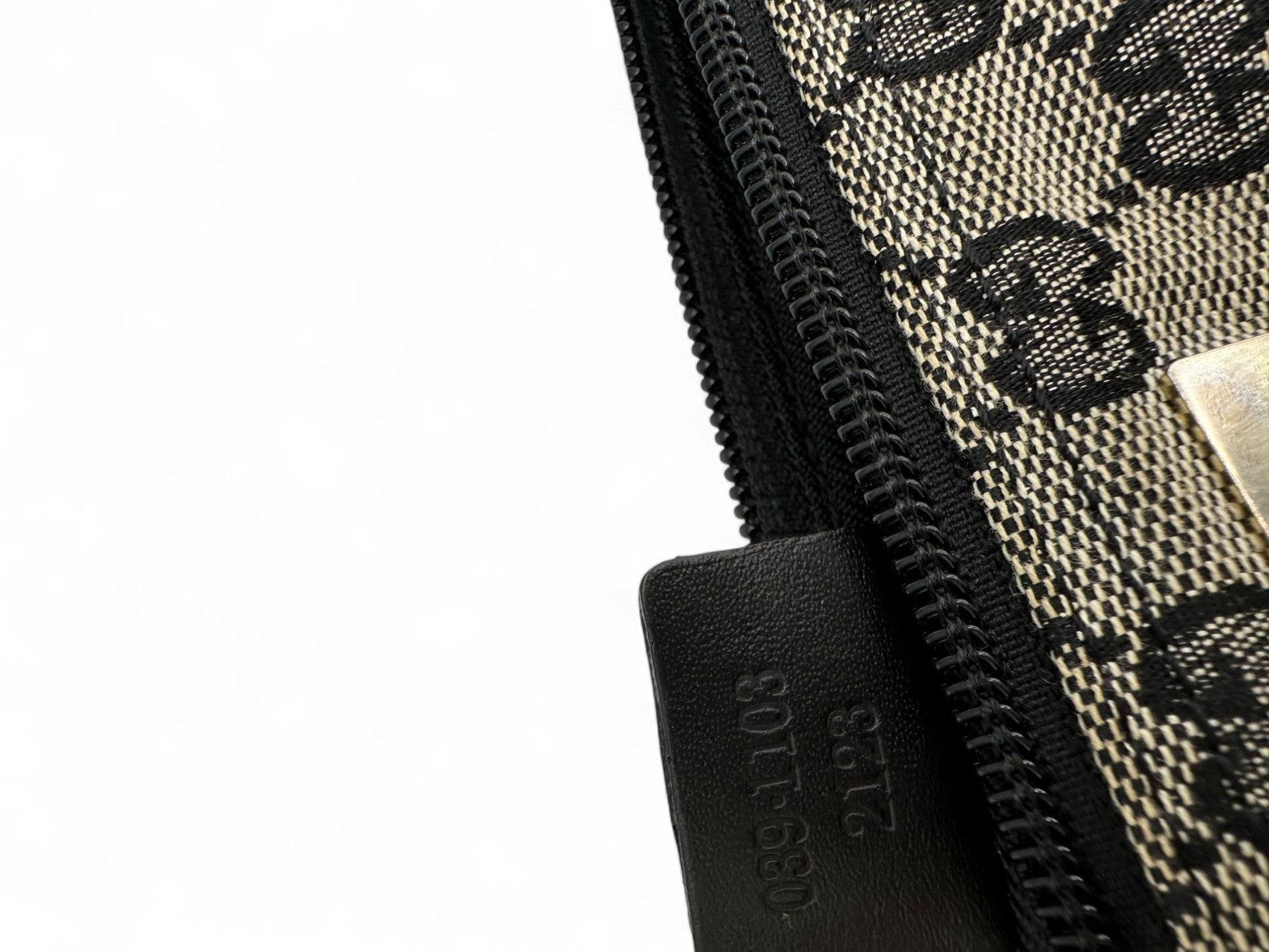 Vintage Gucci Boat Pochette Shoulder Bag - Thanks it's Vintage