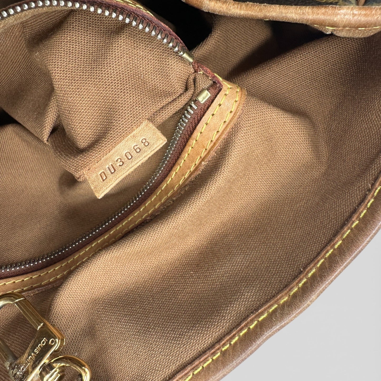 Vintage Louis Vuitton Monogram Batignolles Horizontal Handbag - Thanks it's Vintage