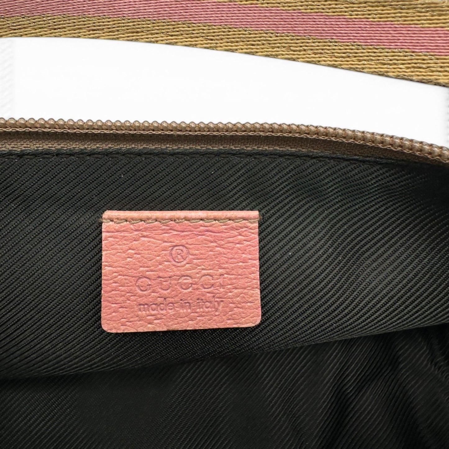 RARE Vintage Gucci Boat Pochette Shoulder Bag