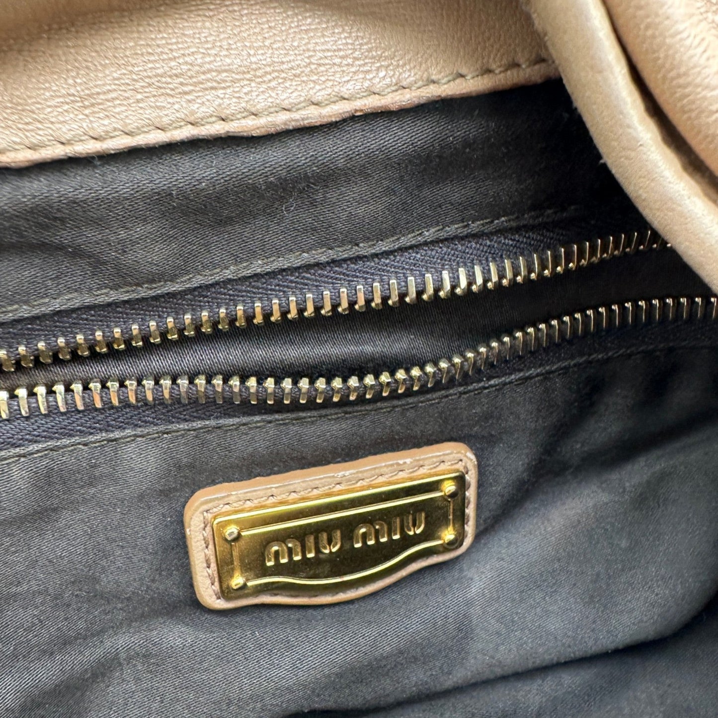 Miu Miu Sac à main fourre-tout en denim matelassé