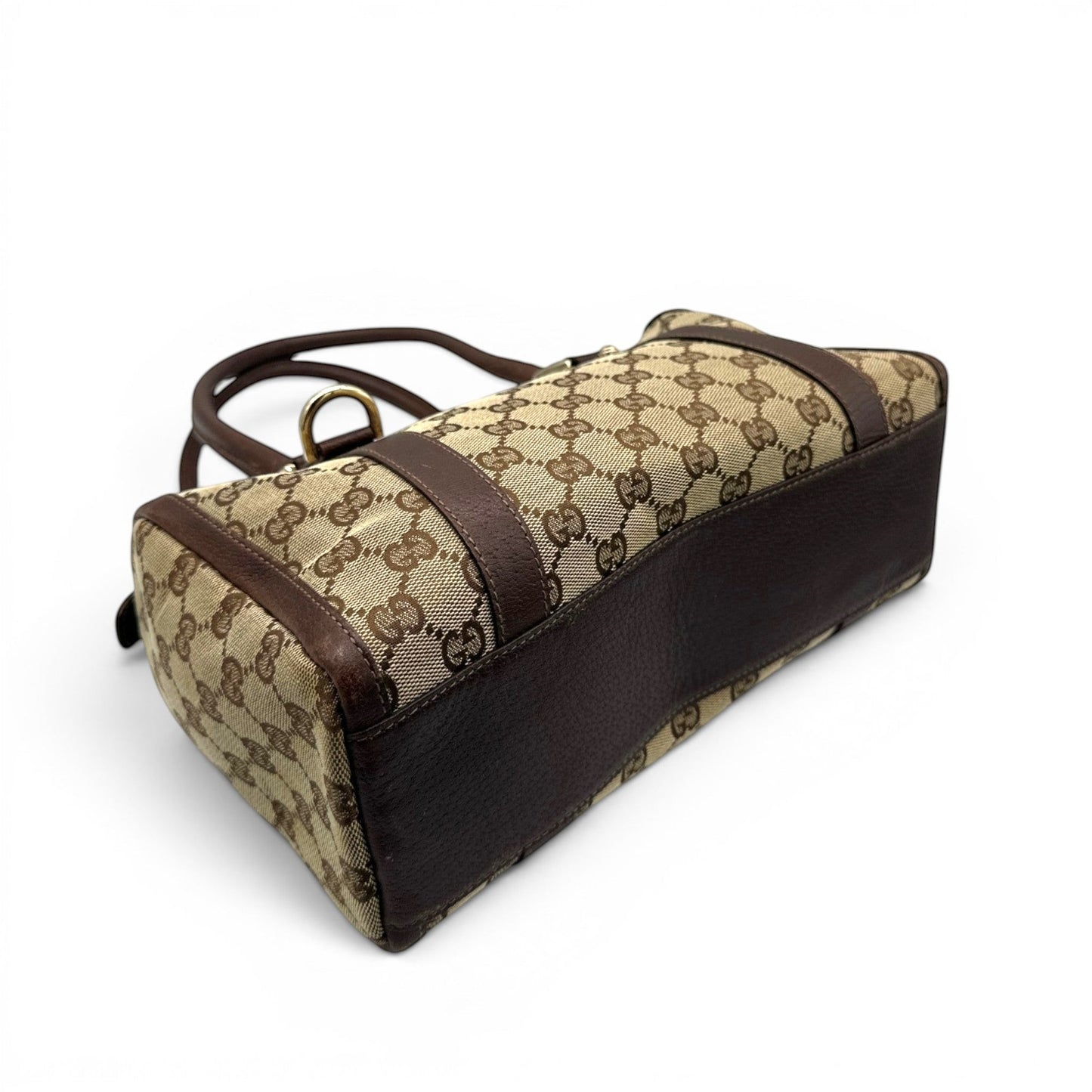 Sac cabas vintage Gucci en bambou monogrammé, grand format, porté épaule