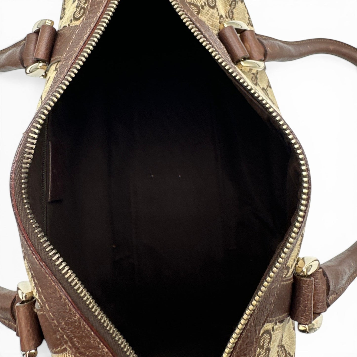 Sac cabas vintage Gucci en bambou monogrammé, grand format, porté épaule