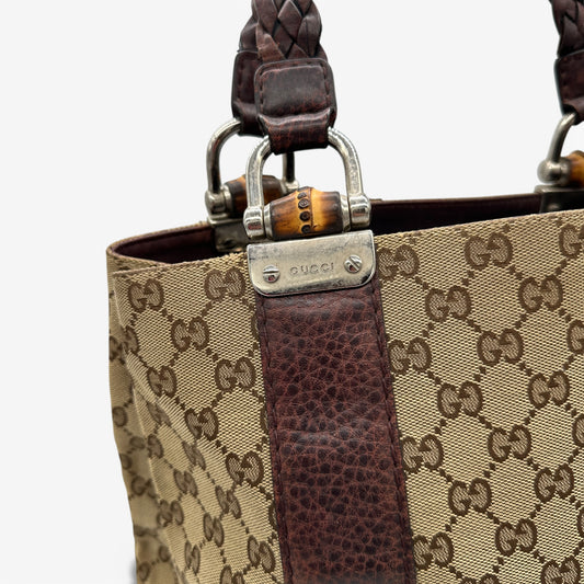 Sac cabas vintage Gucci 232946 en bambou monogramme, grand format, porté épaule.