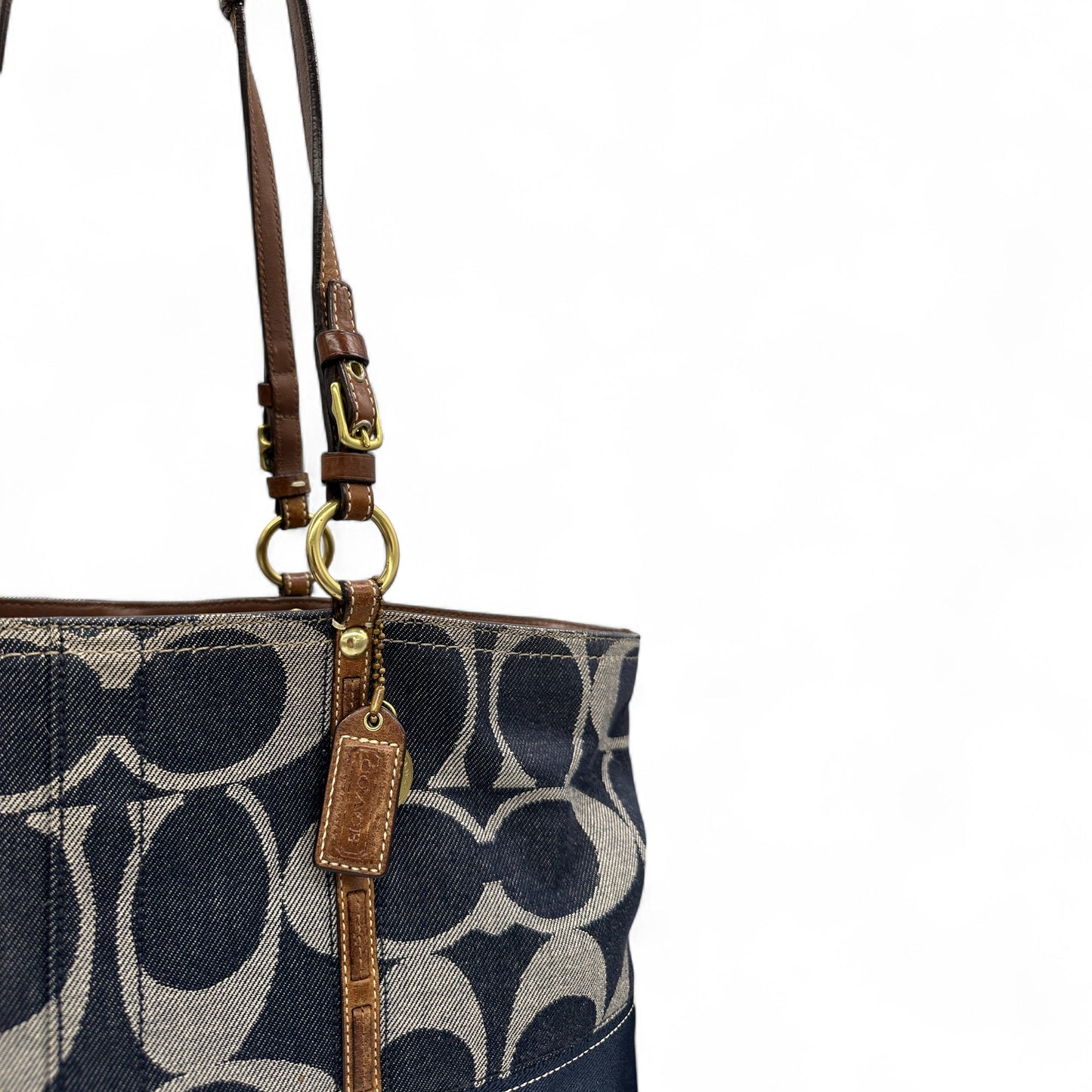 Sac cabas vintage Coach 11180 en denim, porté épaule