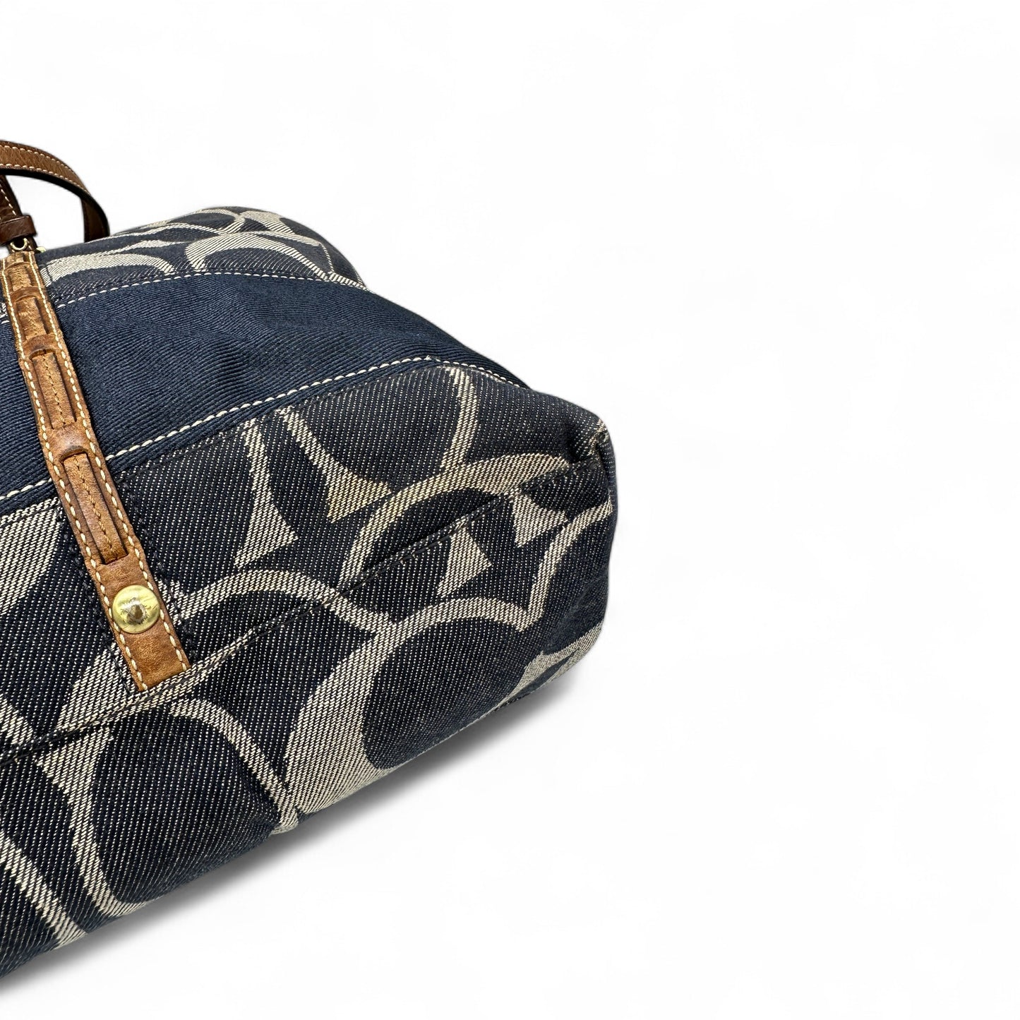 Sac cabas vintage Coach 11180 en denim, porté épaule