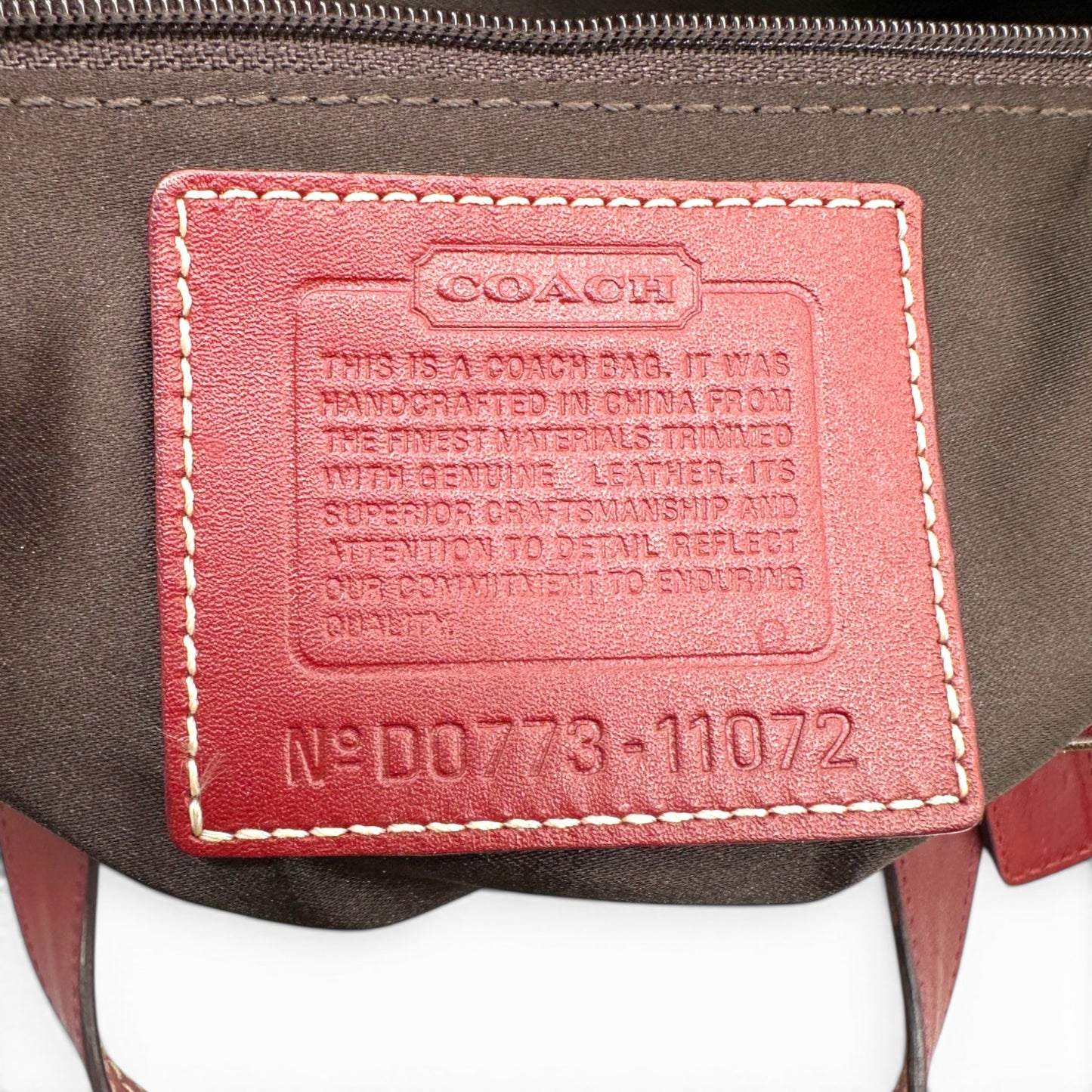 Vintage Coach 11072 Turnlock Handtasche mit rotem Lederbesatz und Monogramm