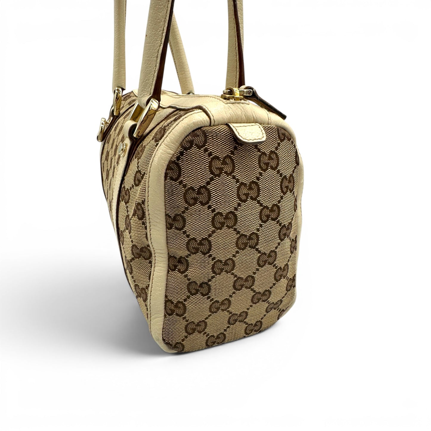 Sac cabas vintage Gucci en bambou monogrammé, grand format, porté épaule