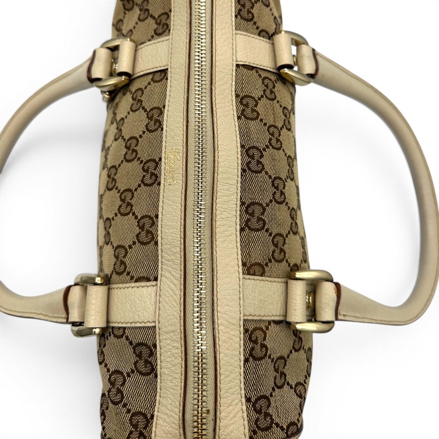 Sac cabas vintage Gucci en bambou monogrammé, grand format, porté épaule