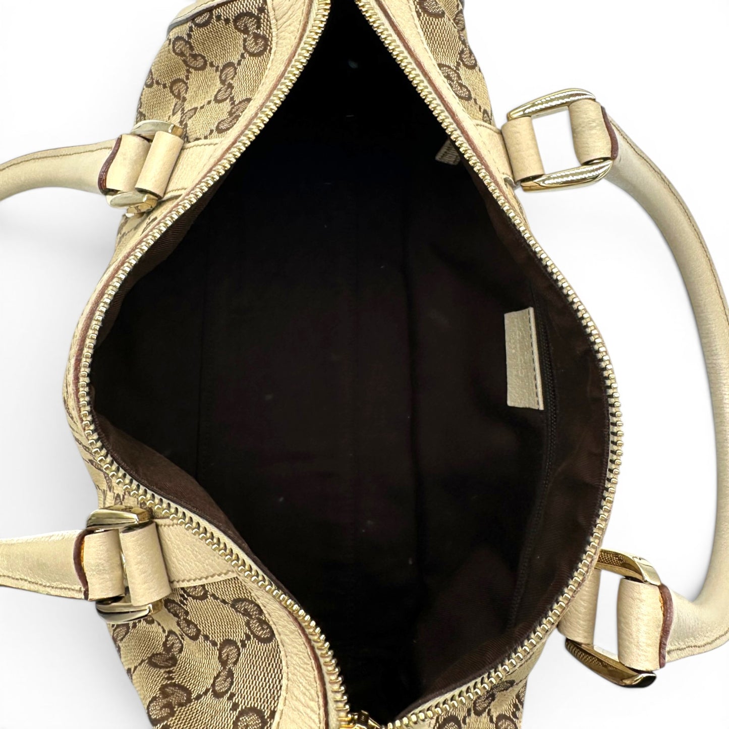 Sac cabas vintage Gucci en bambou monogrammé, grand format, porté épaule