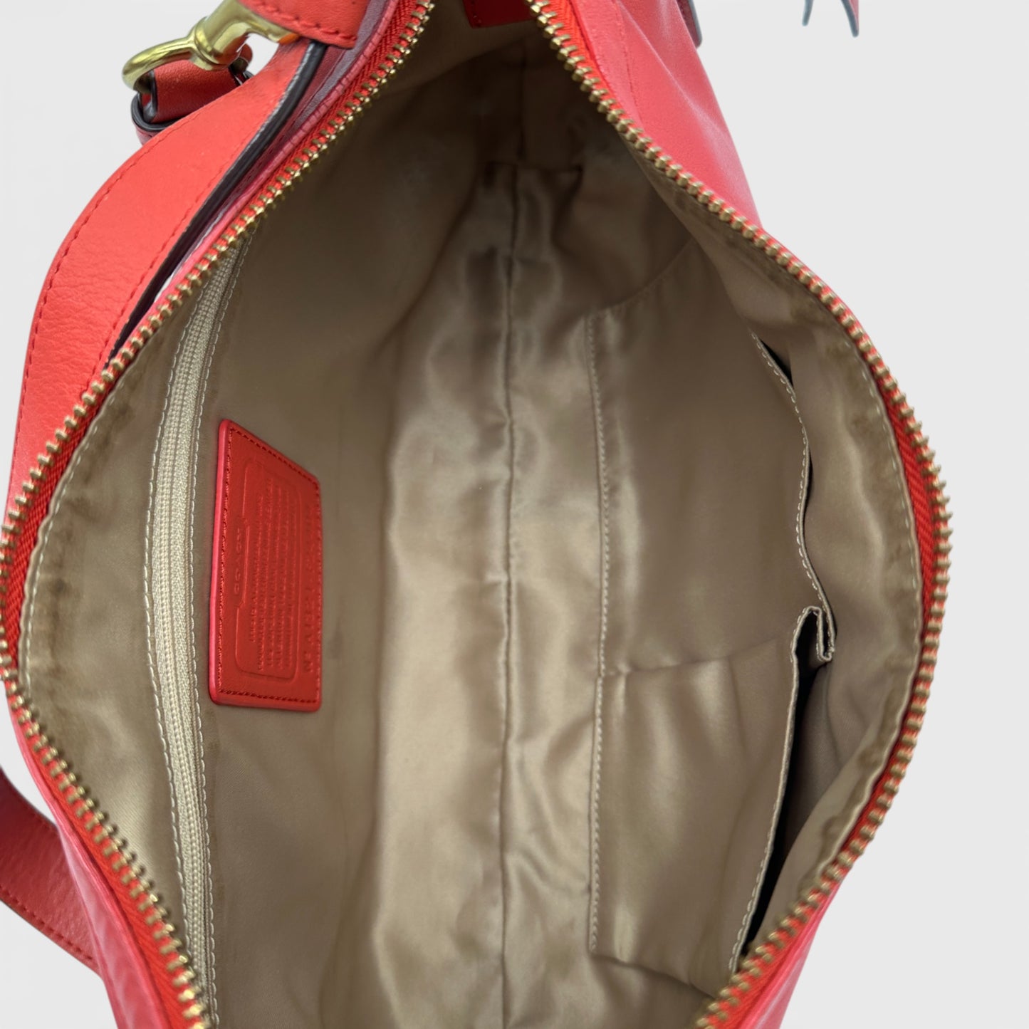 Vintage Coach 8A64 Rote Leder-Baguette-Schultertasche