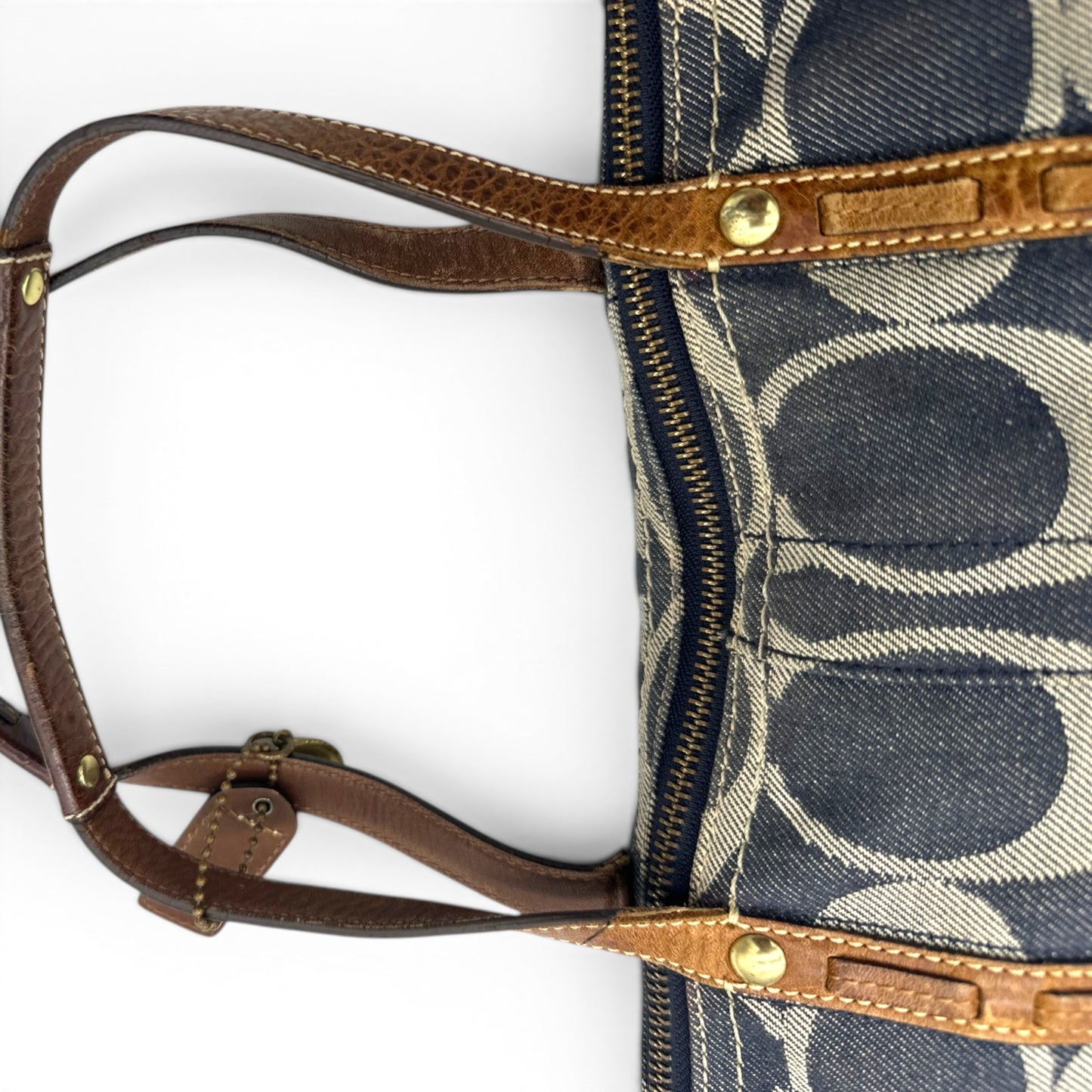 Sac cabas vintage Coach 11179 en denim, porté épaule ou bandoulière