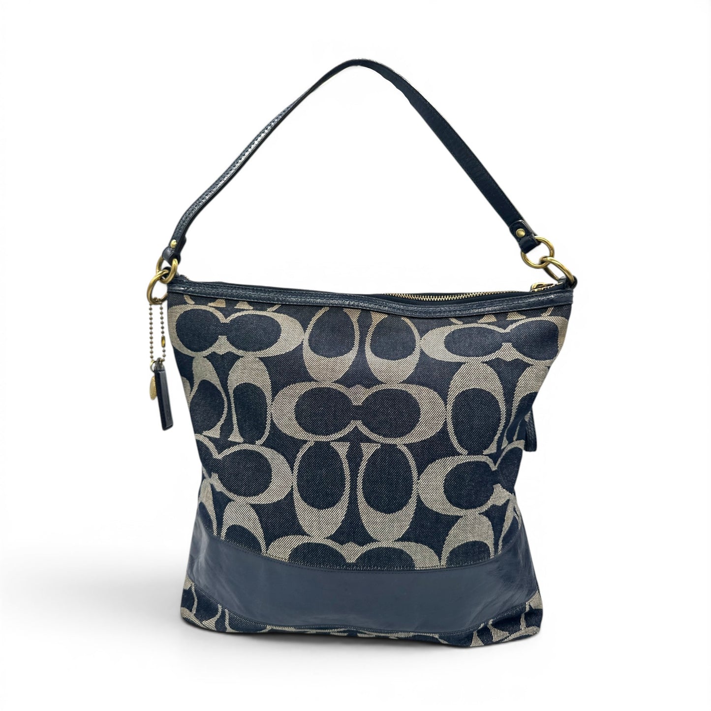 Sac cabas vintage Coach F11179 en denim, porté épaule.