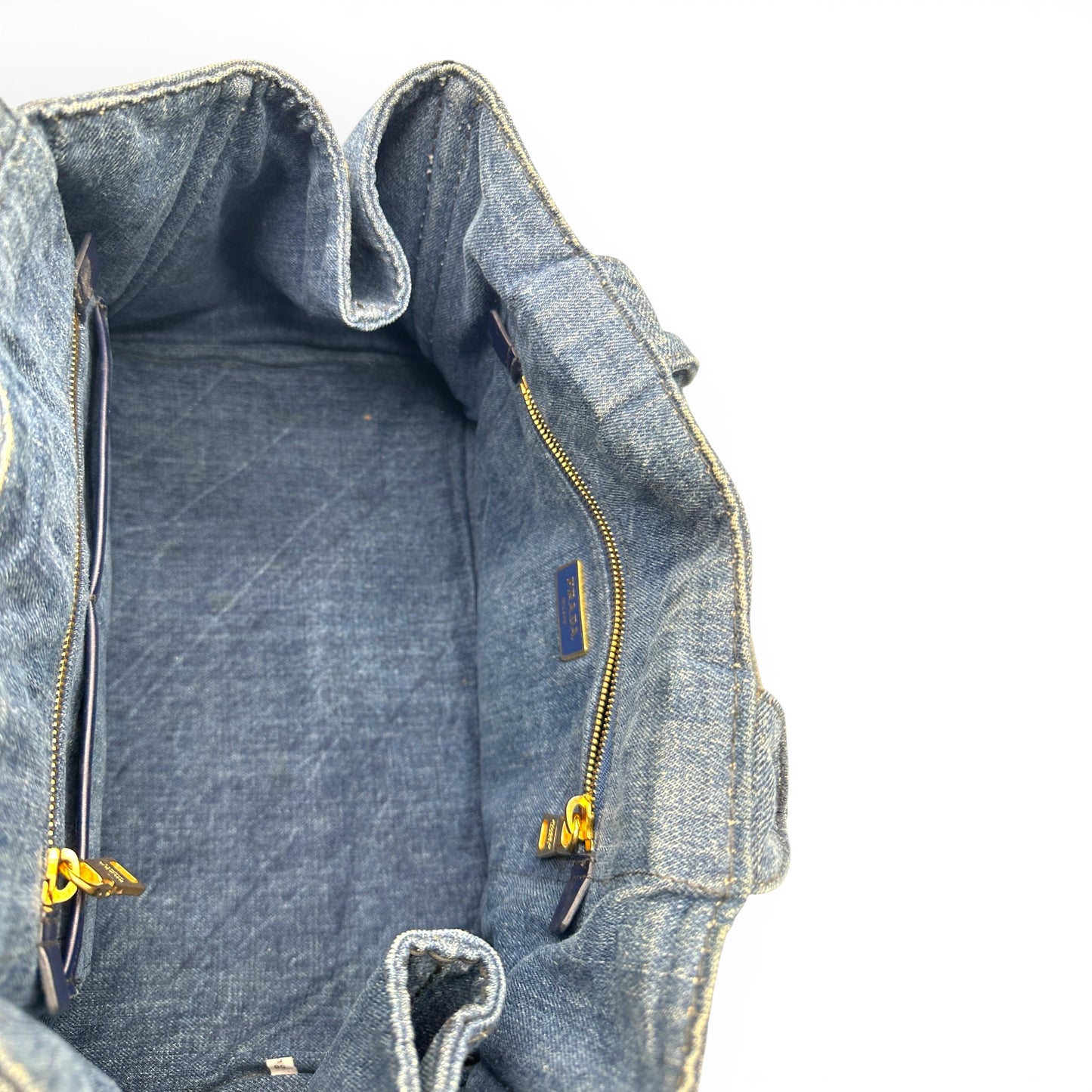 Miu Miu Matelassé Handtasche aus grauem Leder