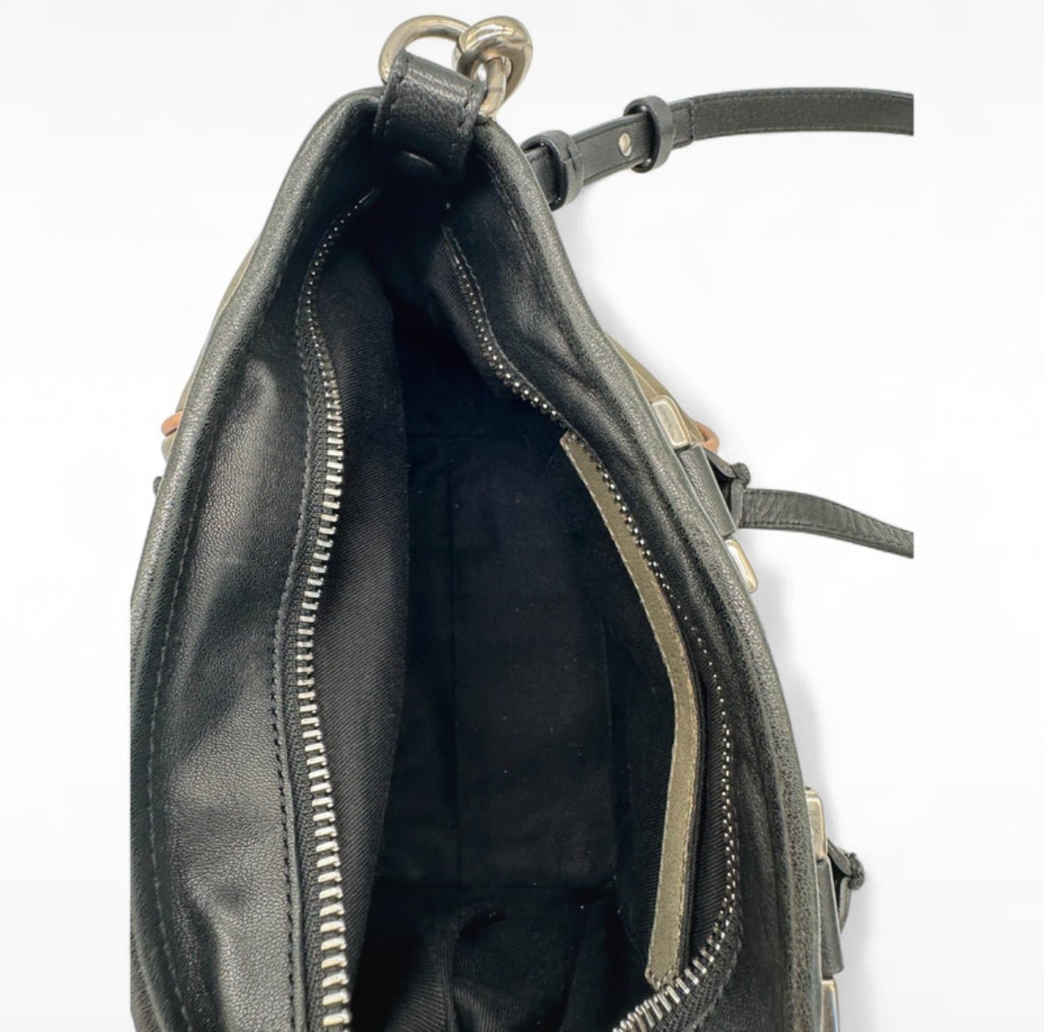 Vintage Chloé Mini Ethel Handbag. In khaki leather with gold coloured hardware - Thanks it's Vintage