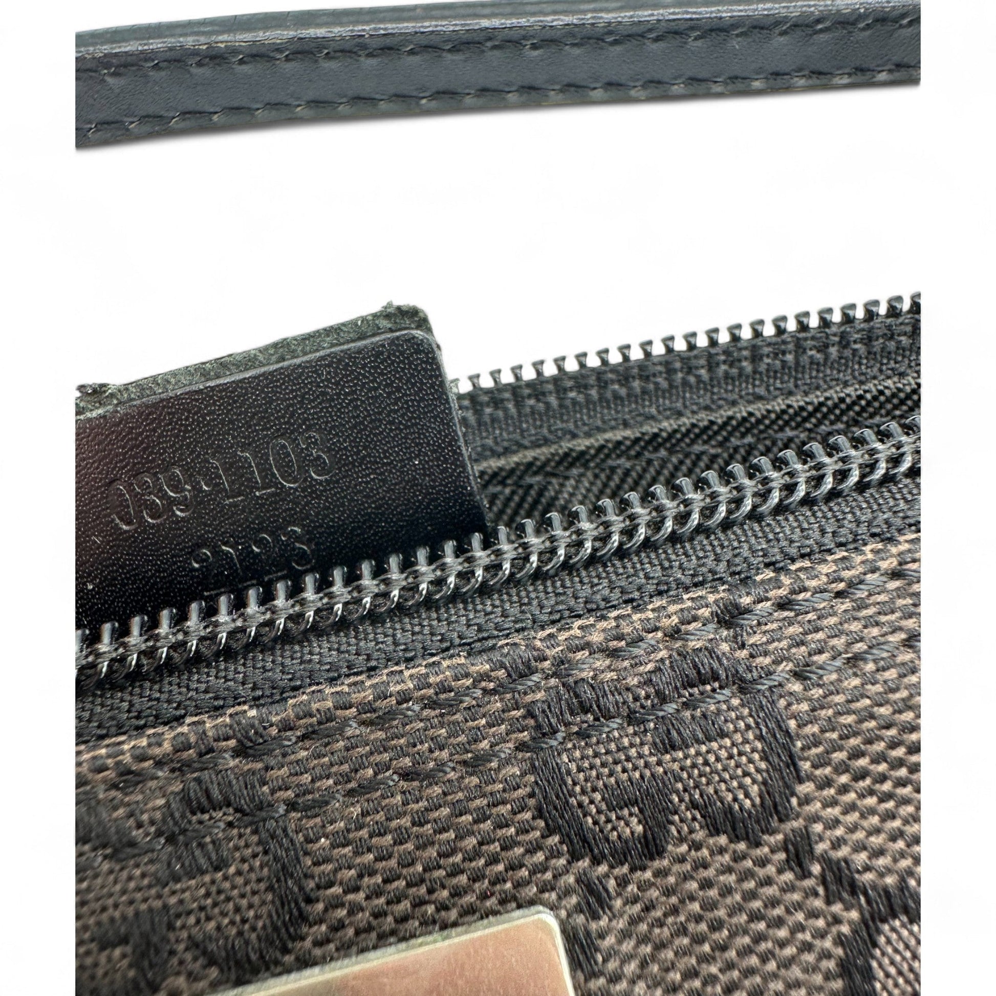 Vintage Gucci Boat Pochette Shoulder Bag in Black GG Monogram - Thanks it's Vintage